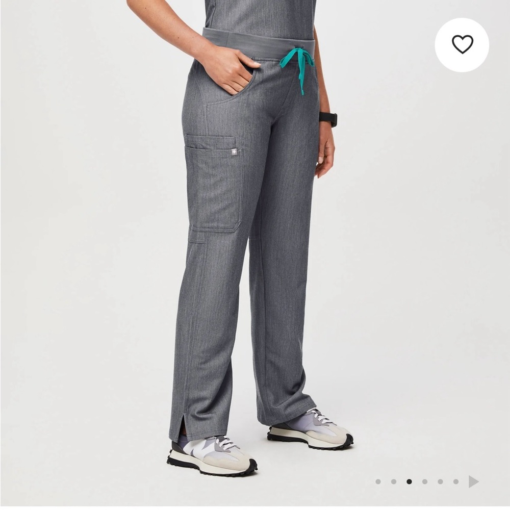 Figs Kade Graphite Cargo Women’s Scrub Pants size Medium